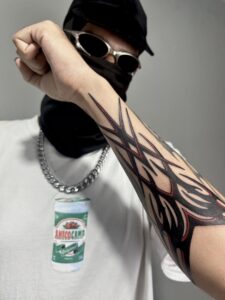 tatuagem cybertribal vermelha criada no freehand pelo artista darko