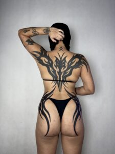 tatuagem bodysuit - fechamento de costas - cybertribal realizado pelo tatuador darko